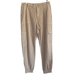 Guess Women’s Lightweight Cargo Jogger Pant in Khaki size 6